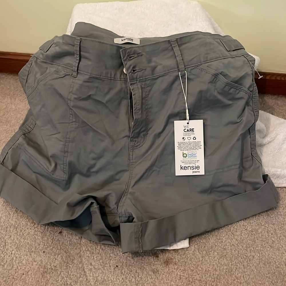 Army‎ green